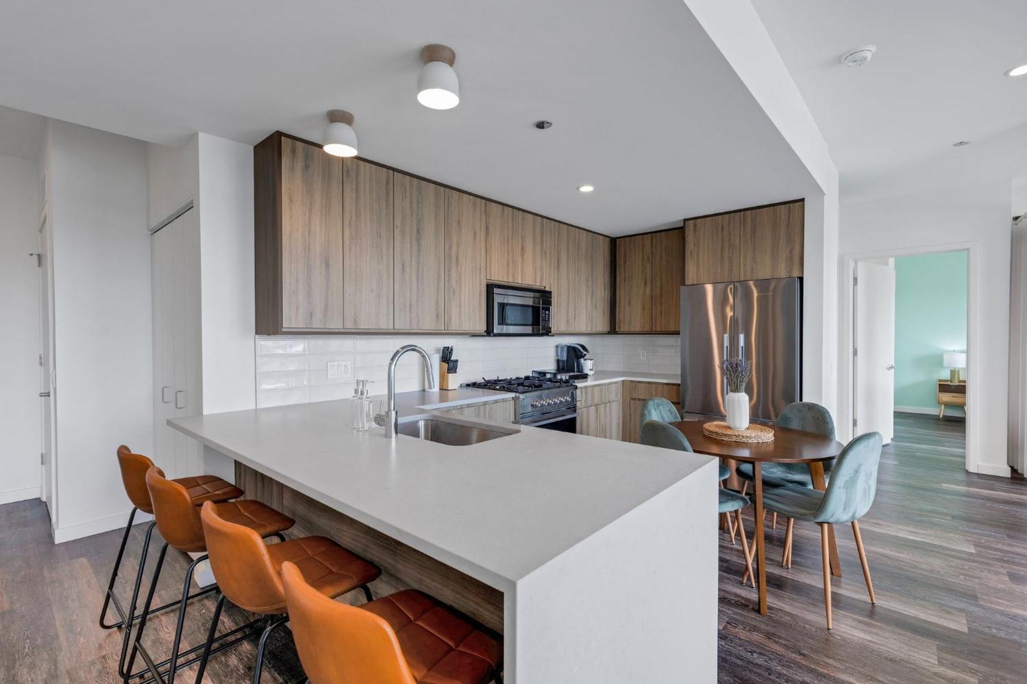 Apartment Luxurious 3bd Penthouse L Private Patio L Gym L Stunning Rooftop