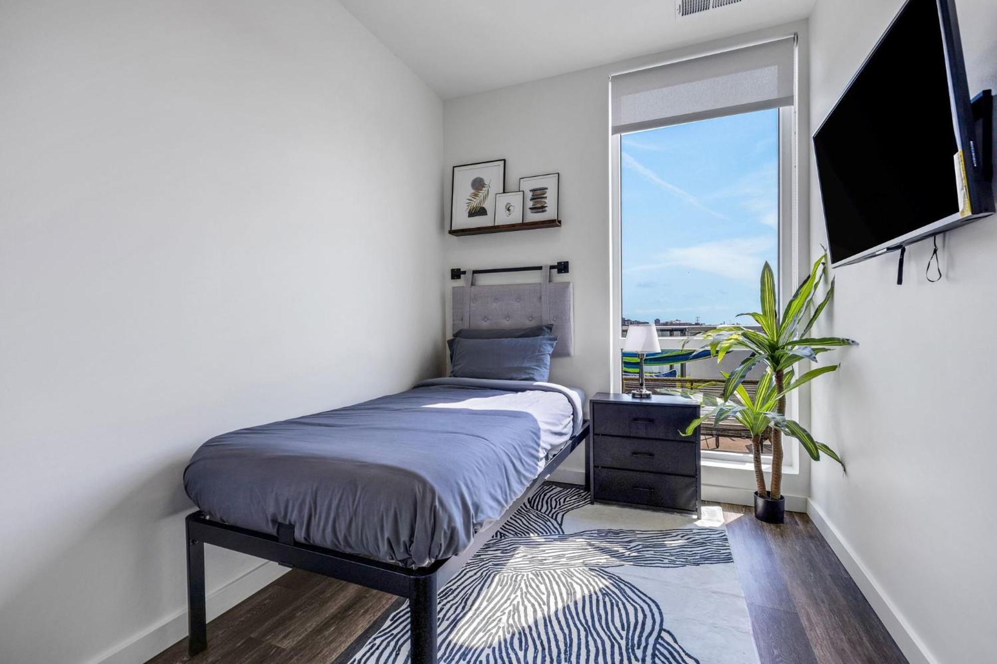 Luxurious 3bd Penthouse L Private Patio L Gym L Stunning Rooftop