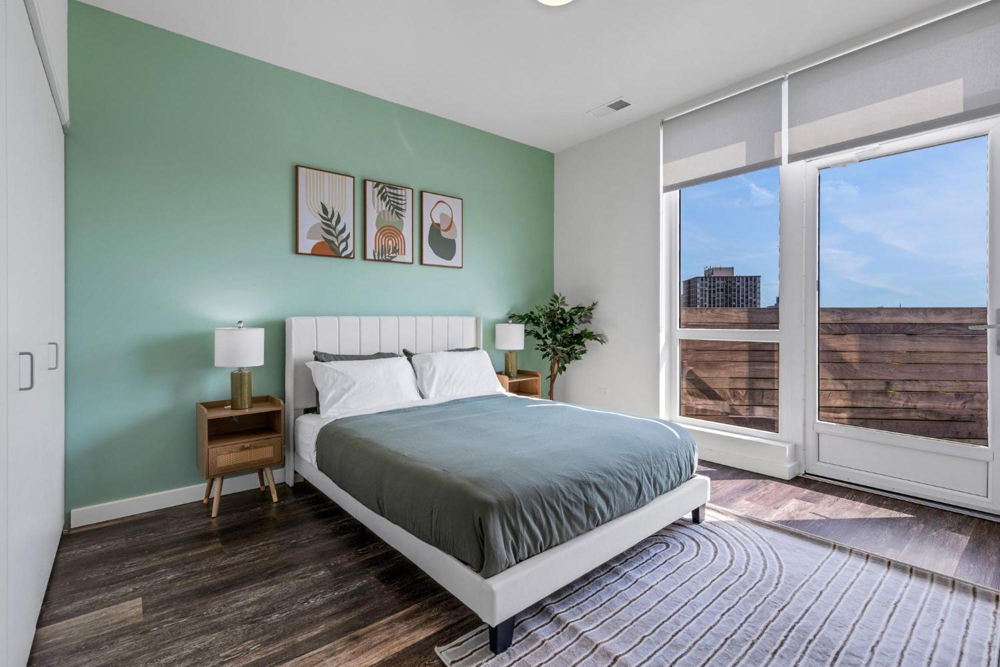 Luxurious 3bd Penthouse L Private Patio L Gym L Stunning Rooftop