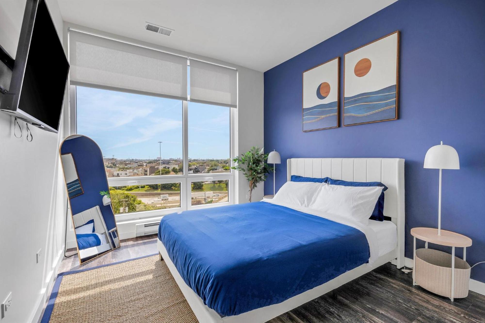 Apartment Luxurious 3bd Penthouse L Private Patio L Gym L Stunning Rooftop *