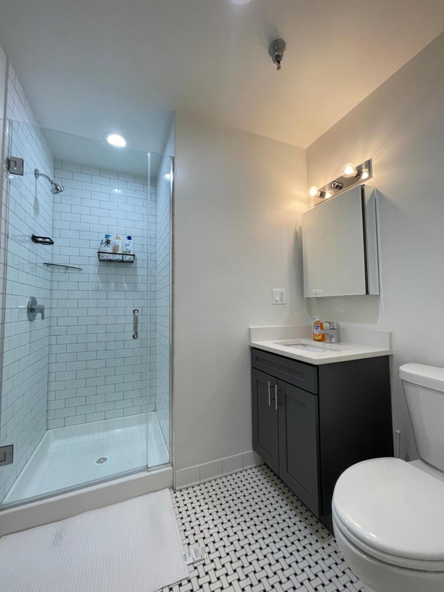 Shared Modern Close To Downtown *