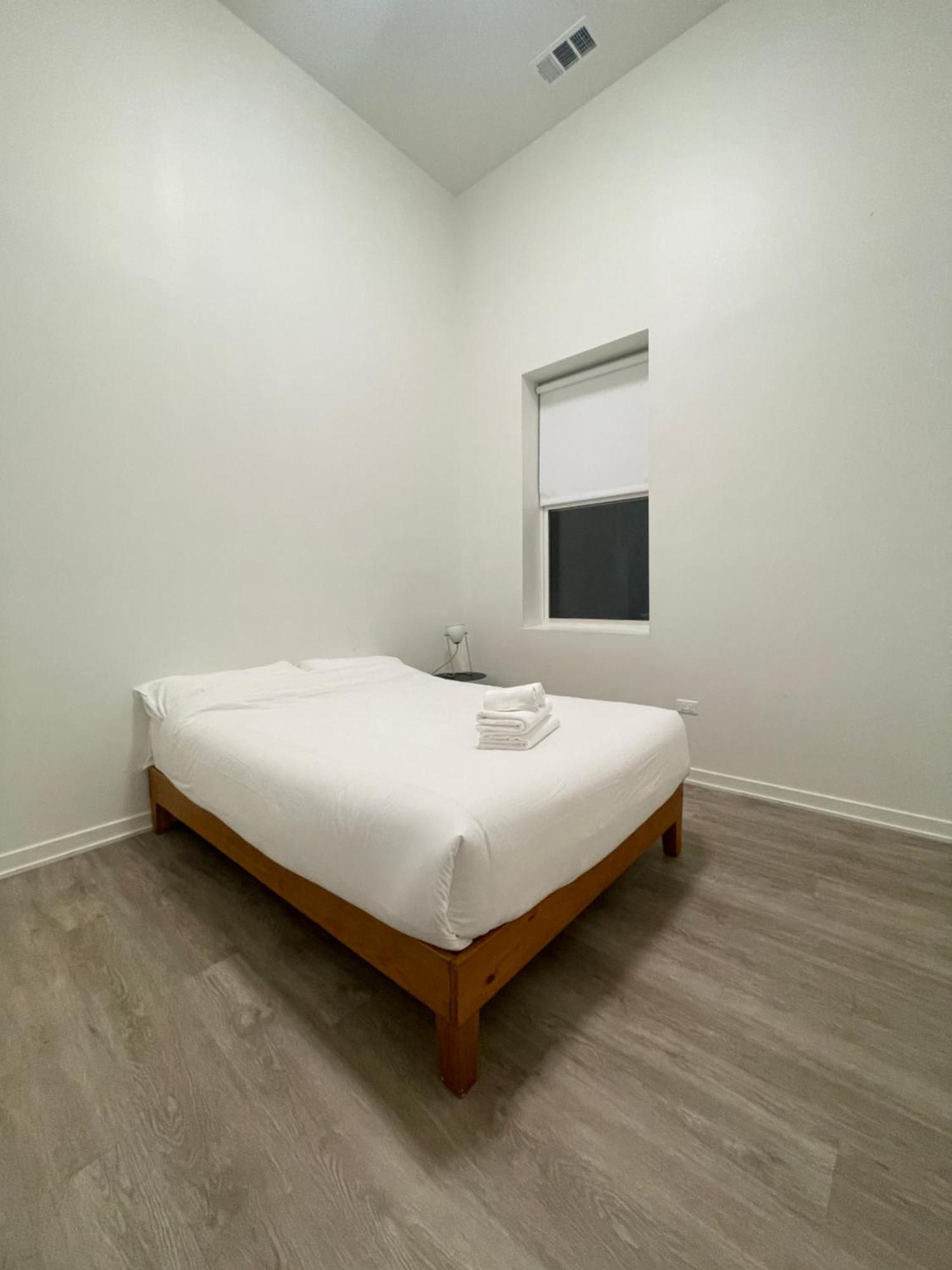 Shared Modern Close To Downtown Guest house Chicago