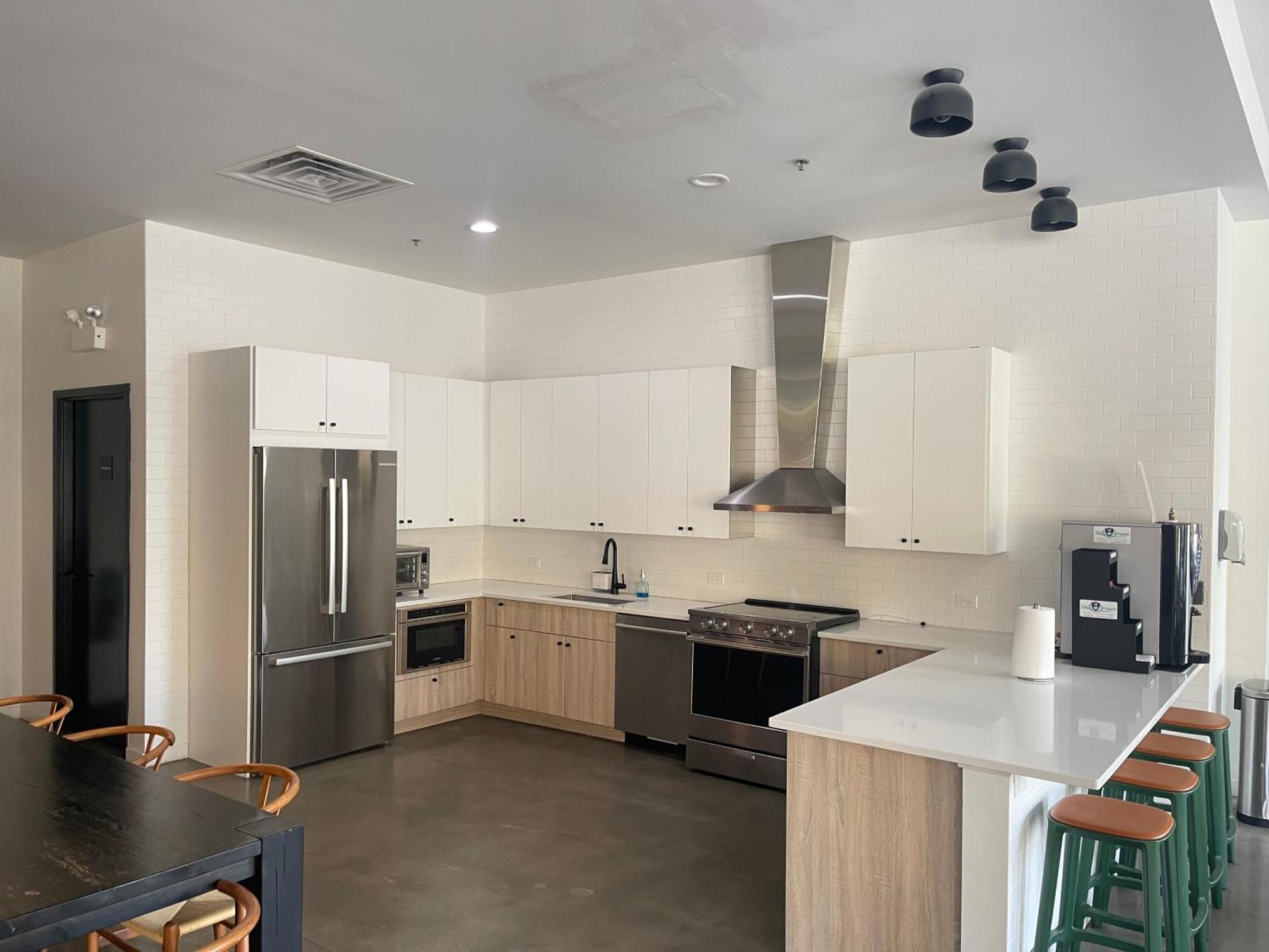 Shared Modern Close To Downtown Chicago