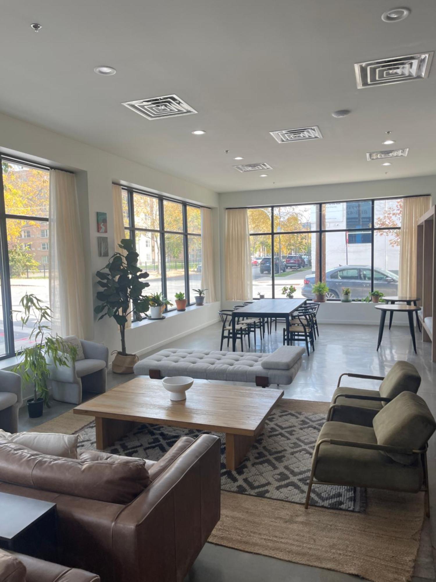 Shared Modern Close To Downtown Chicago