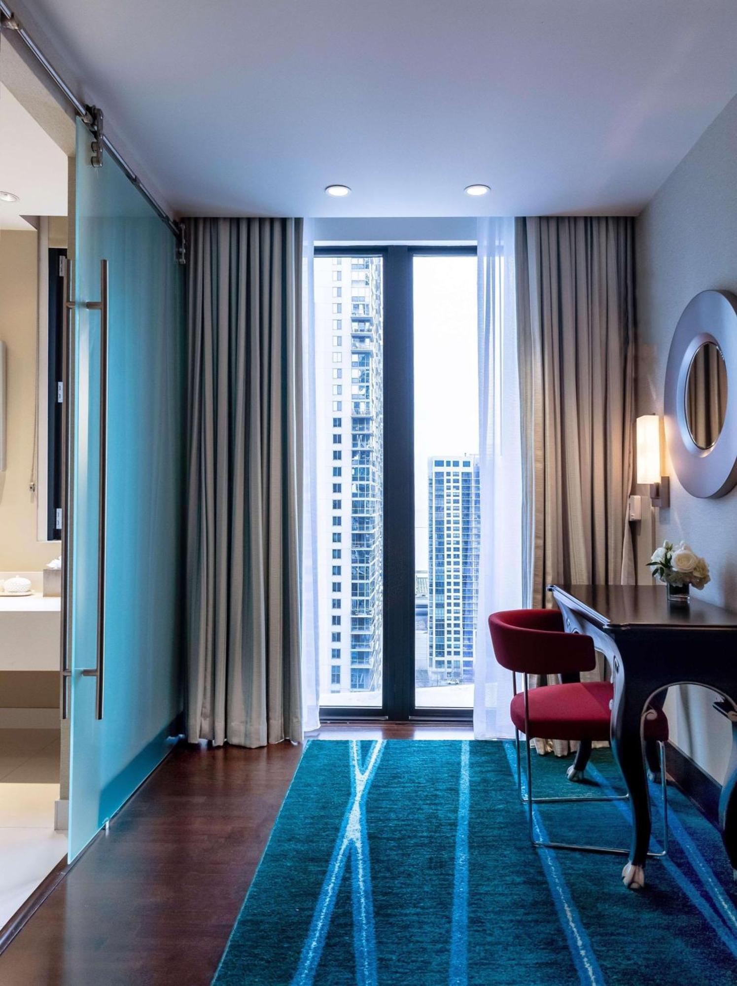 Hotel Radisson Blu Aqua Hotel, 4*
