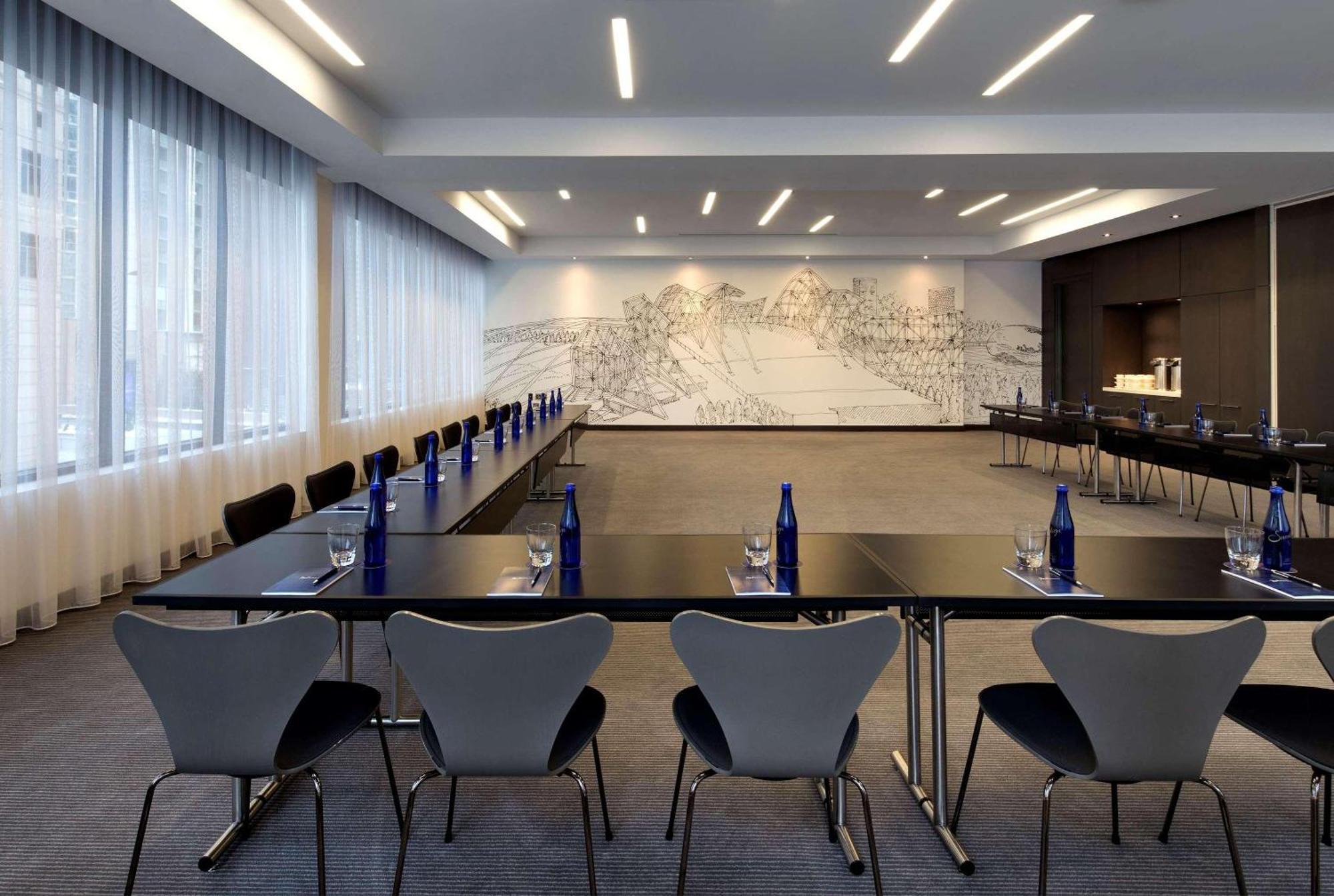 Radisson Blu Aqua Hotel, 4*