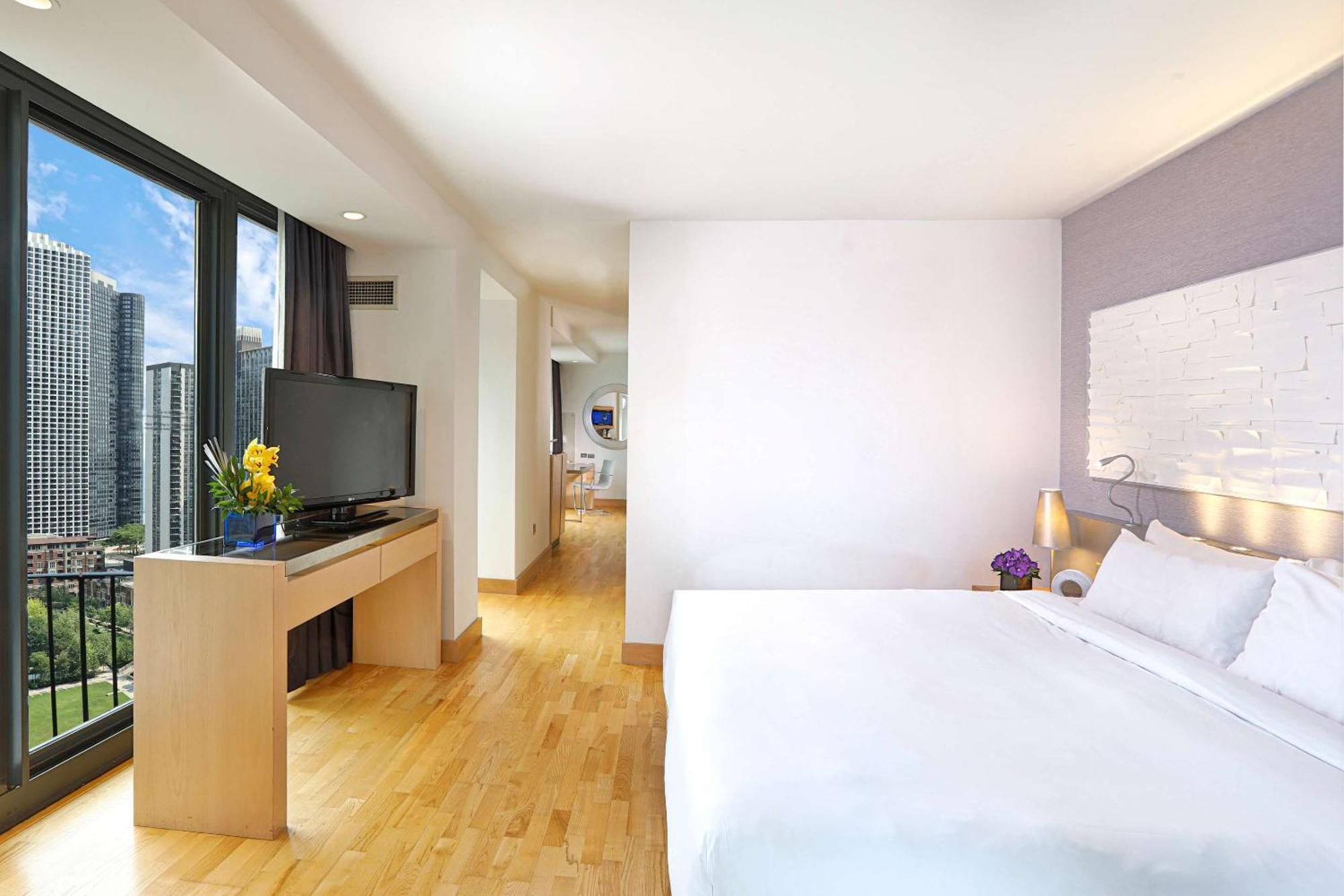 Radisson Blu Aqua Hotel,