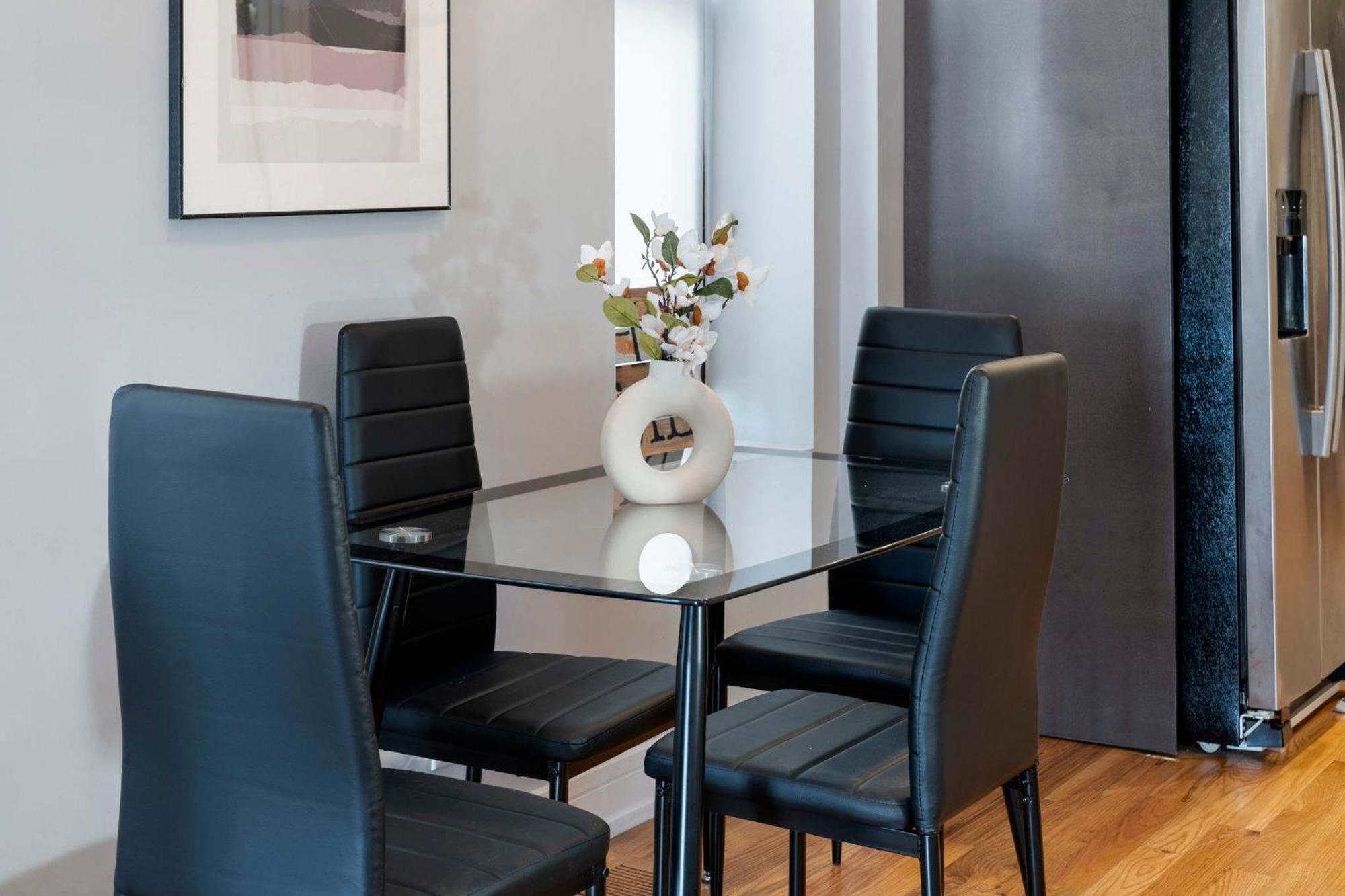 2 Bedroom Near West Loop With Parking Chicago