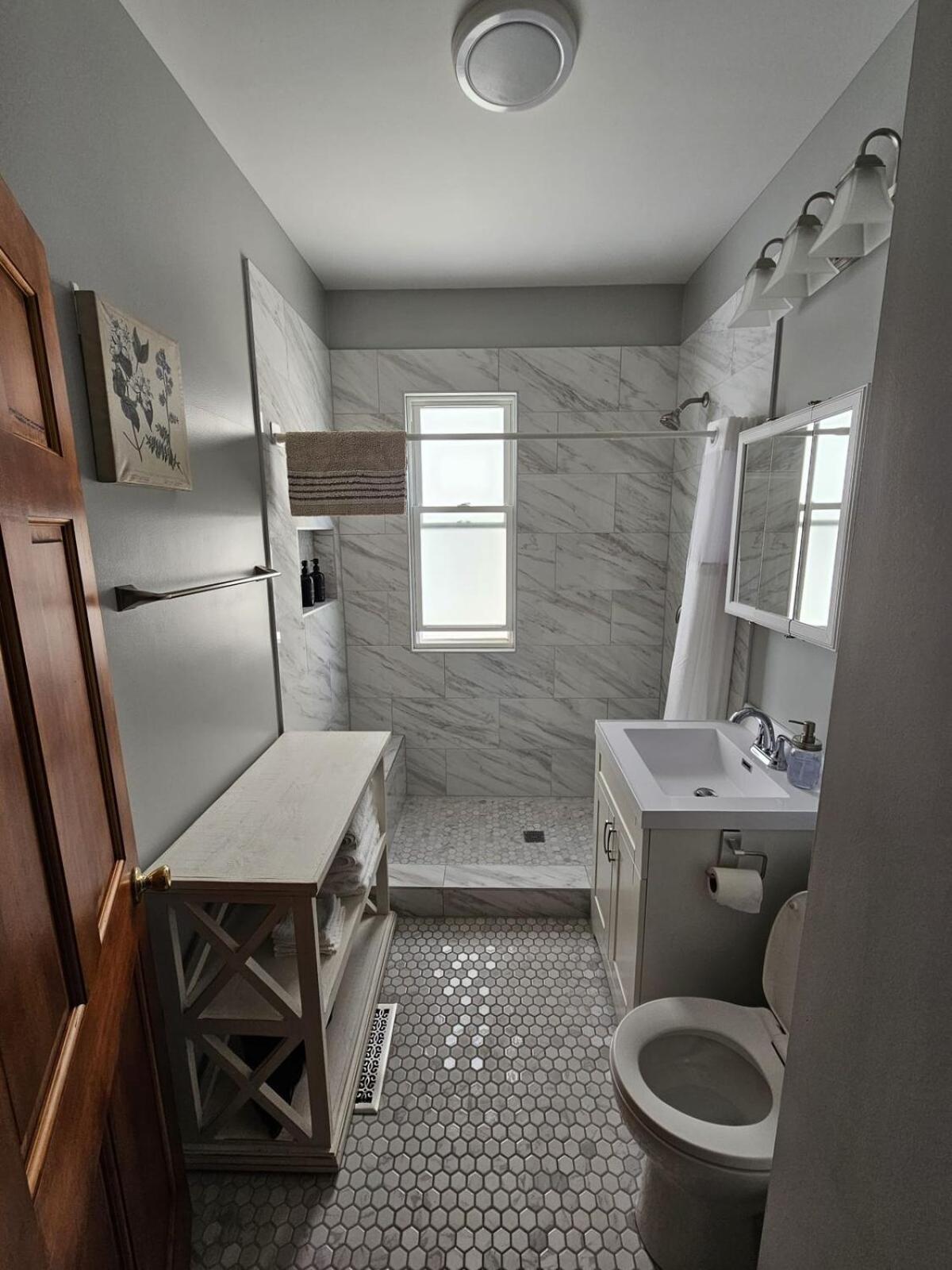 Chic Urban Gem In Logan Square