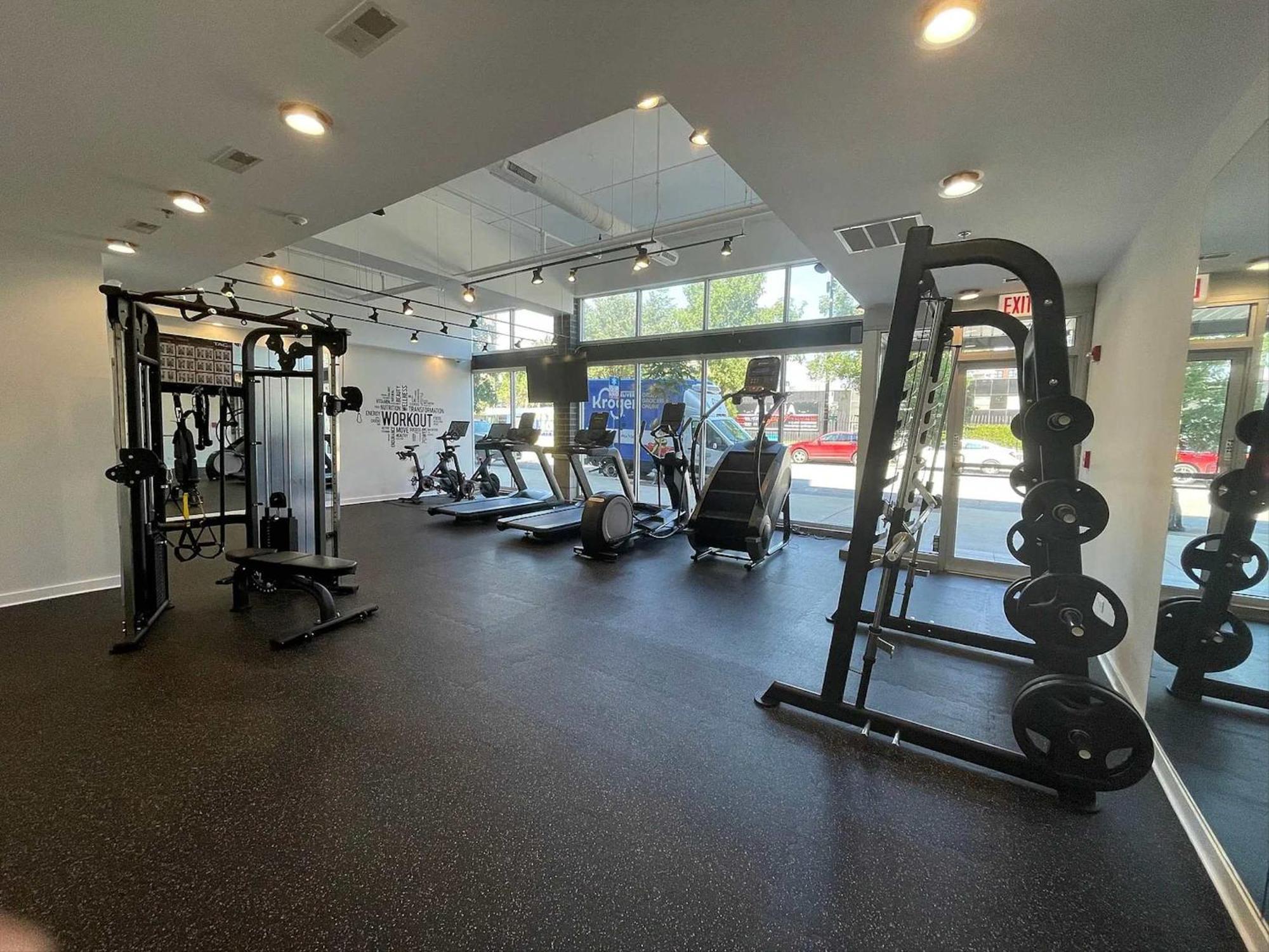 Apartment Gym Garage Parking Balcony Sleeps 6 *