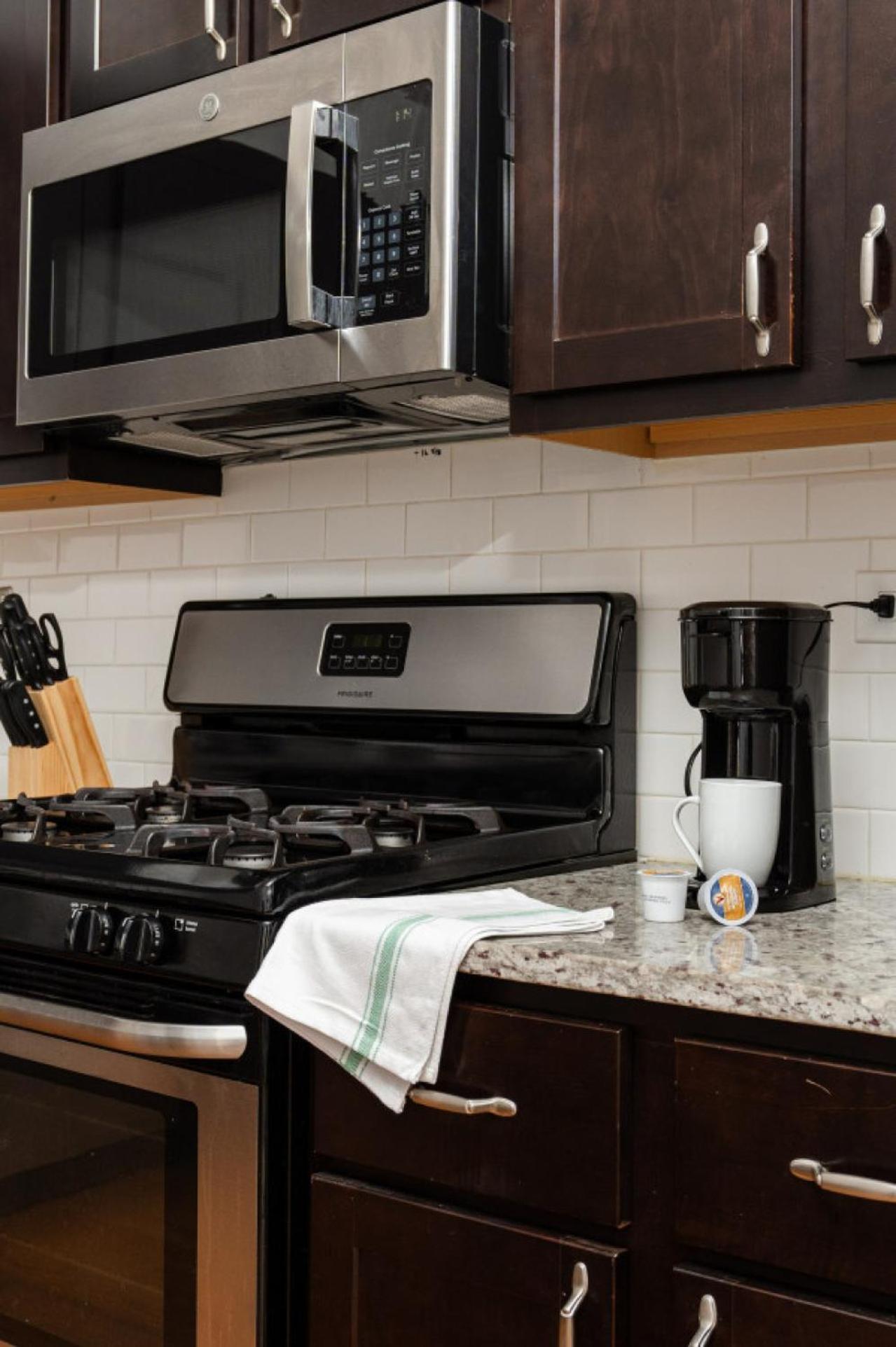 Flexhome Ukrainian Village 2br D2 Apartment *