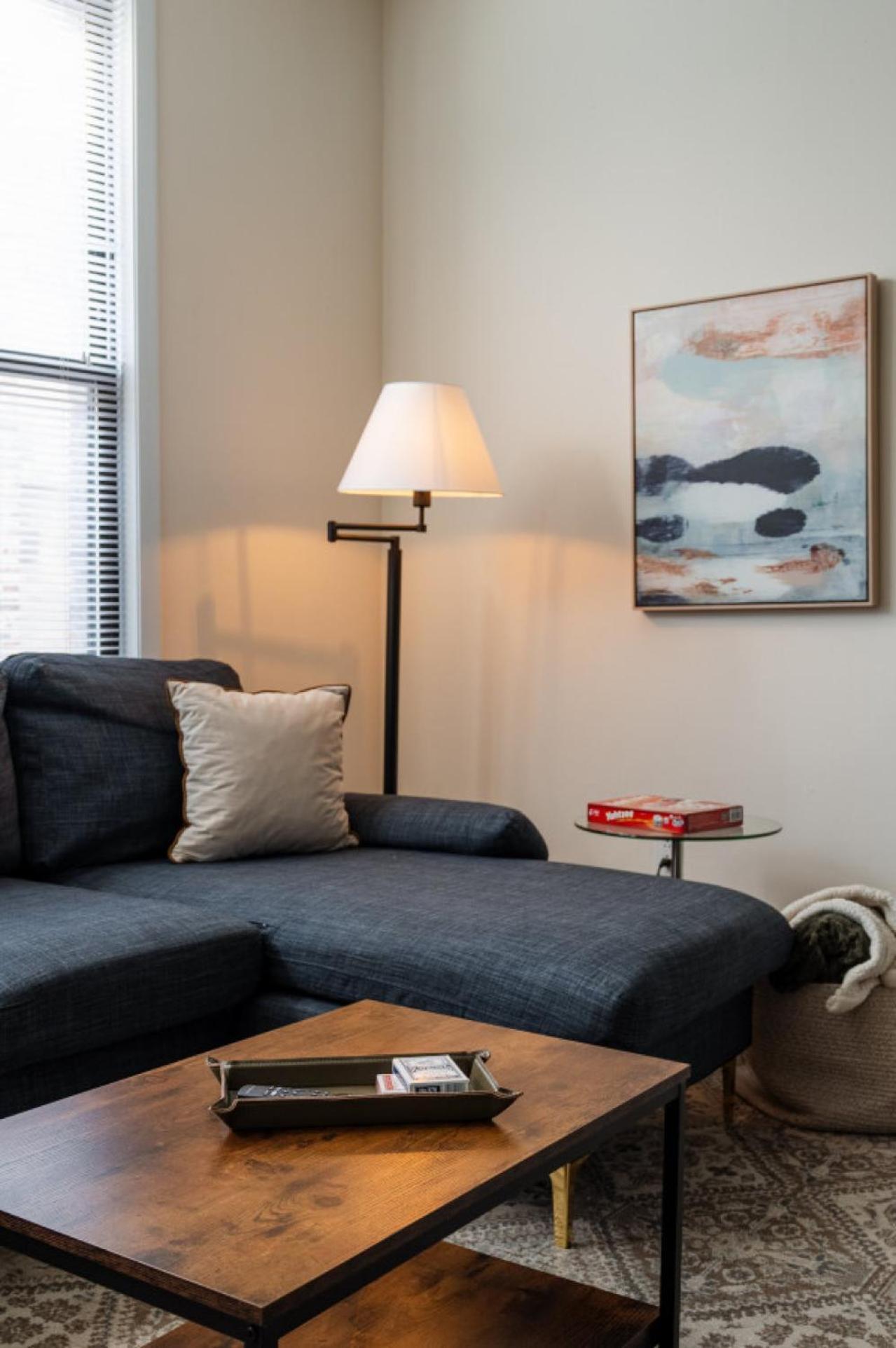 Flexhome Ukrainian Village 2br D2 Chicago