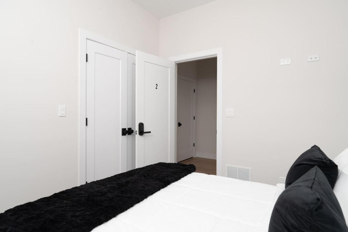 Apartment Affordable Private 2 Chicago