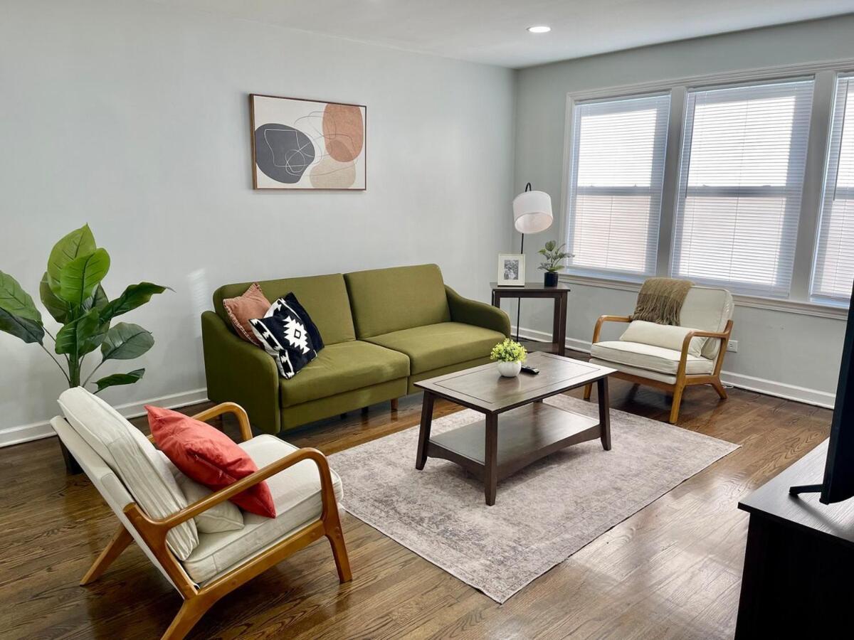 Spacious 3 Bed 2 Bath In Rogers Park Chicago