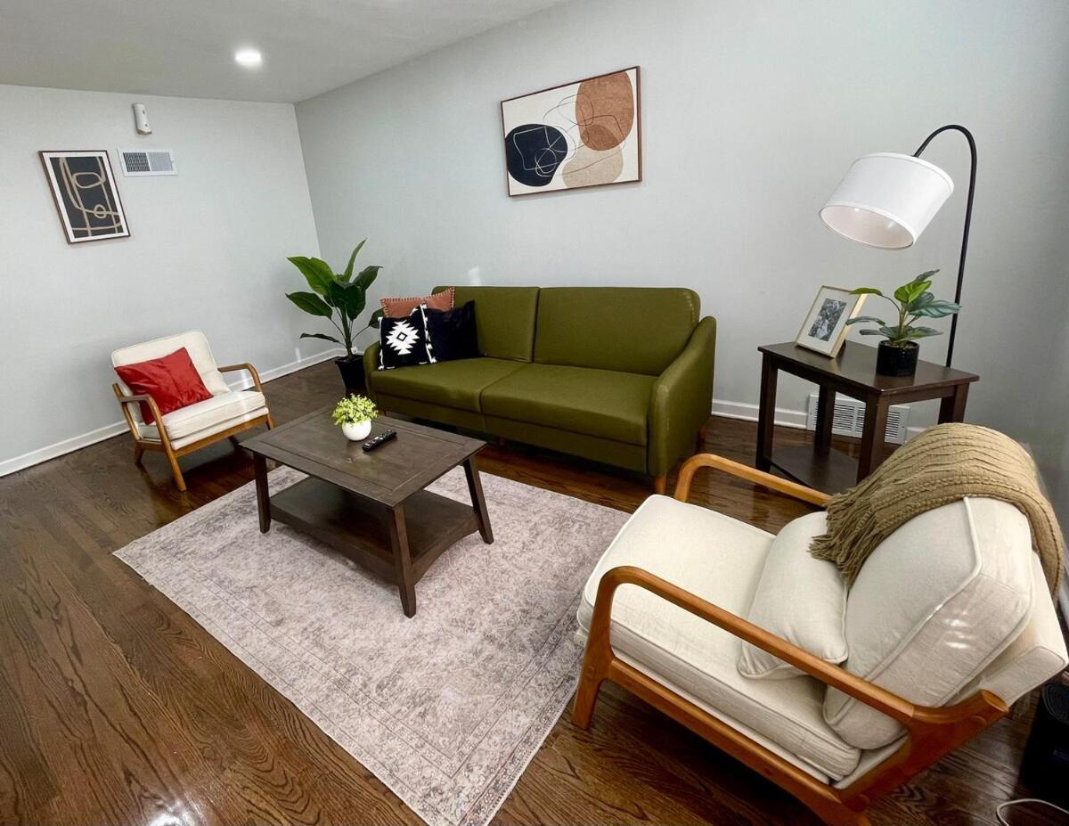 Spacious 3 Bed 2 Bath In Rogers Park Chicago