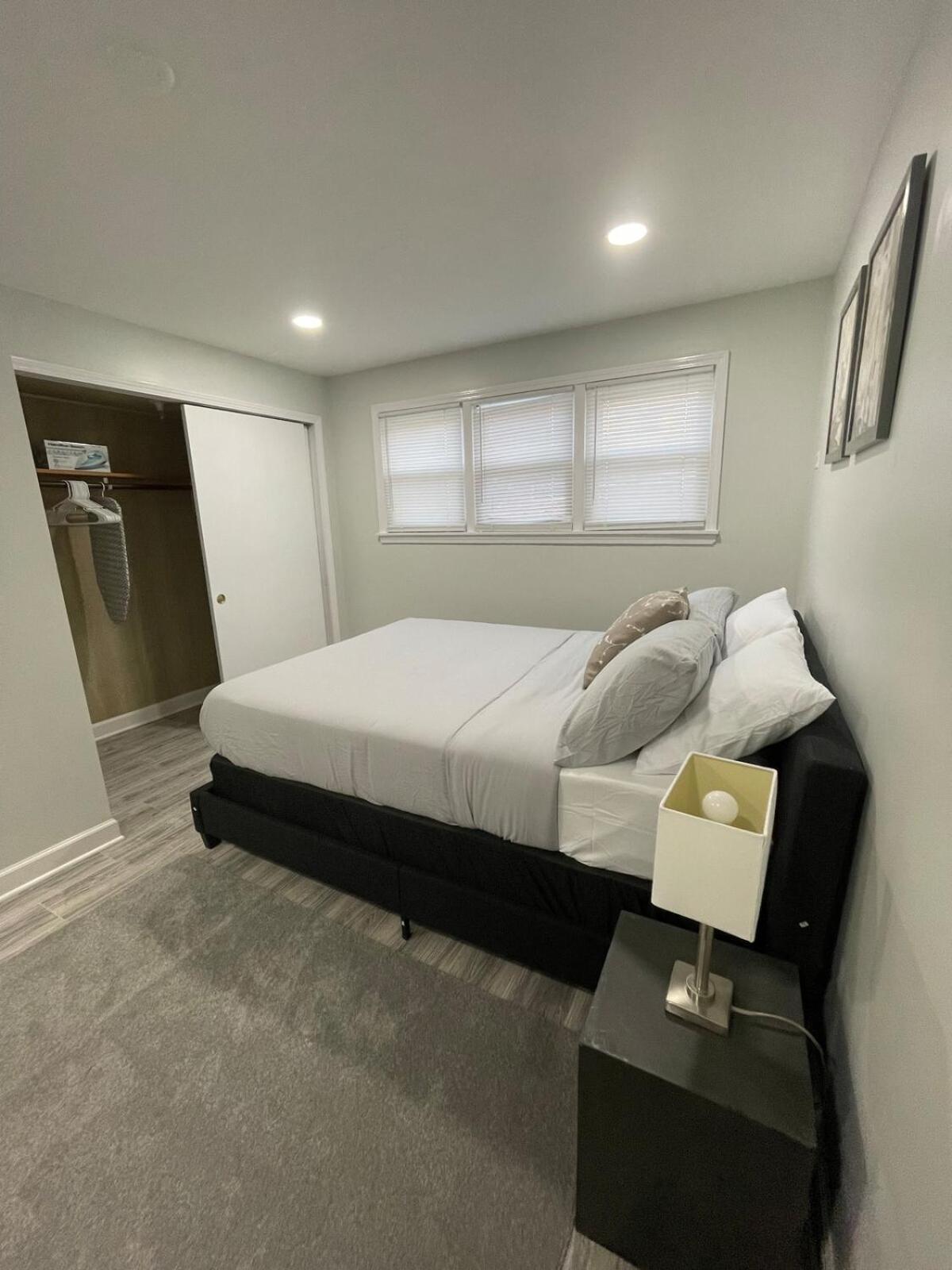 Spacious 3 Bed 2 Bath In Rogers Park
