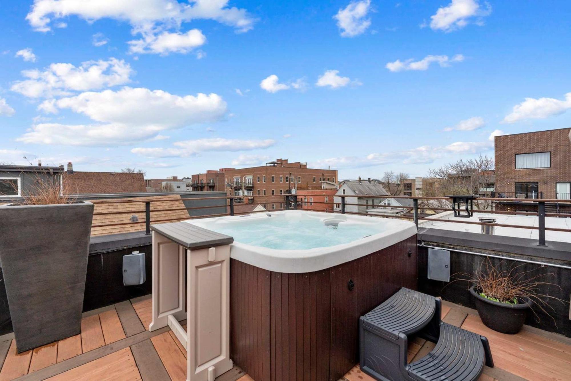 5br 5ba Architectural Estate-theatre Gym Rooftop Chicago