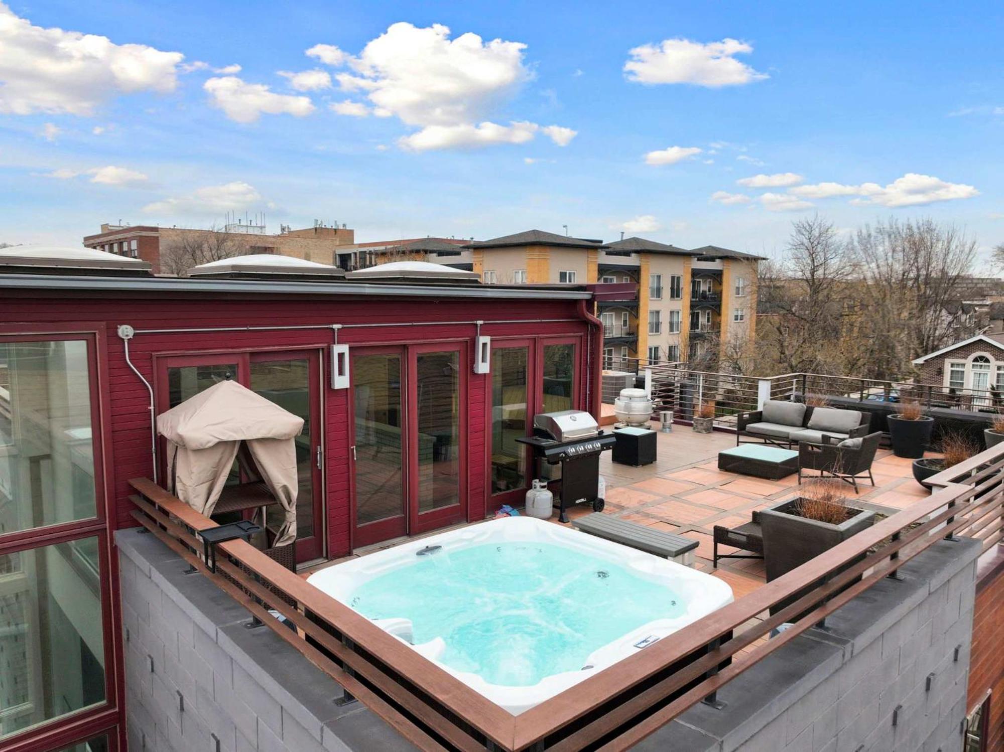5br 5ba Architectural Estate-theatre Gym Rooftop Holiday home