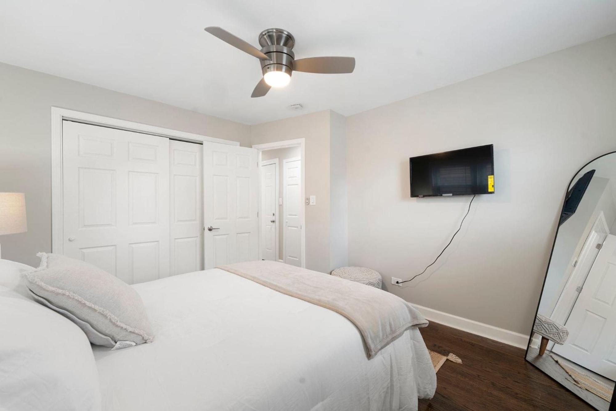 Spacious In Apartment Chicago