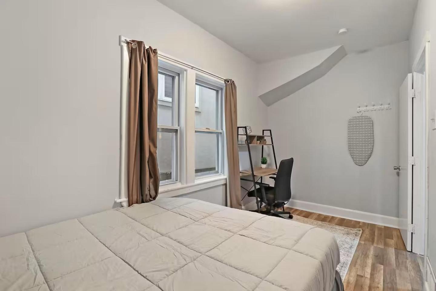Explore The Sleek 2br Gem In North Chicago