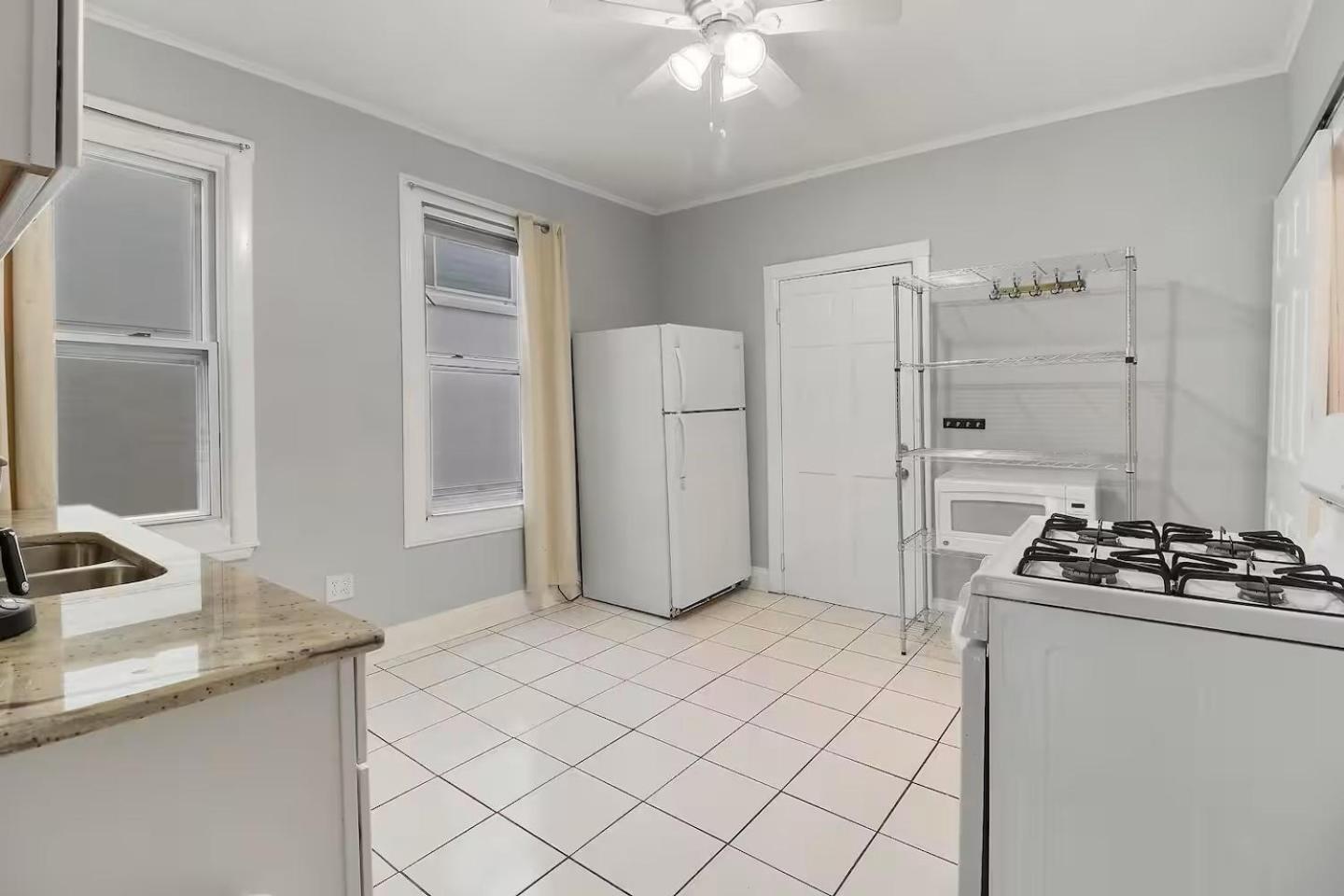 Explore The Sleek 2br Gem In North * Chicago