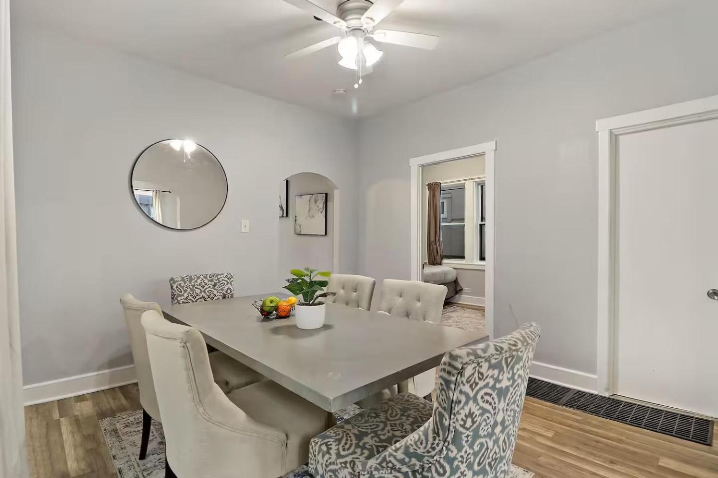 Apartment Explore The Sleek 2br Gem In North Chicago