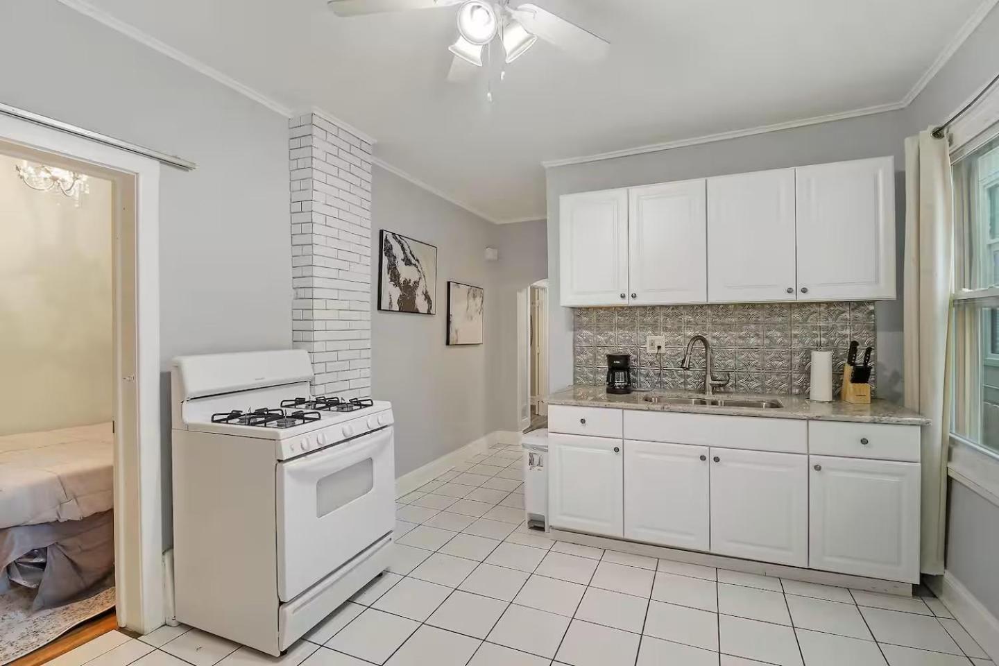 Explore The Sleek 2br Gem In North * Chicago