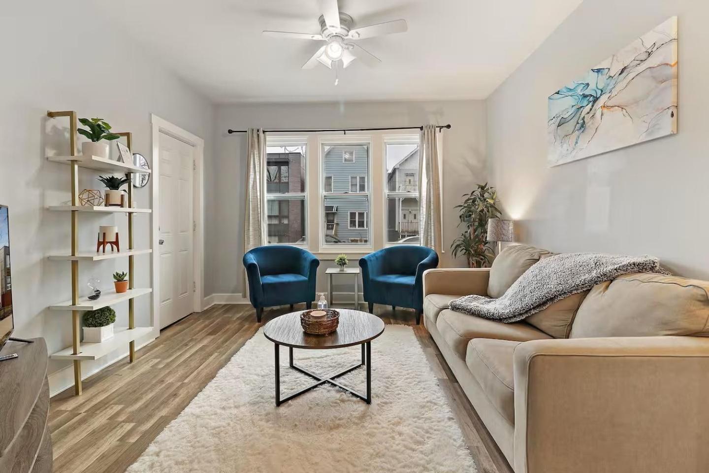 Explore The Sleek 2br Gem In North Apartment *