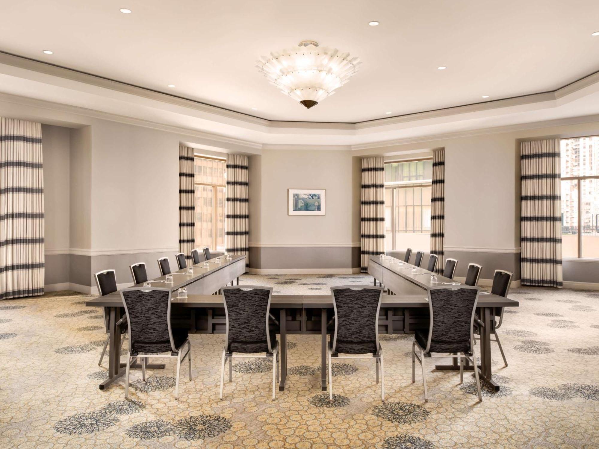 Hotel Fairmont Millennium Park 4*