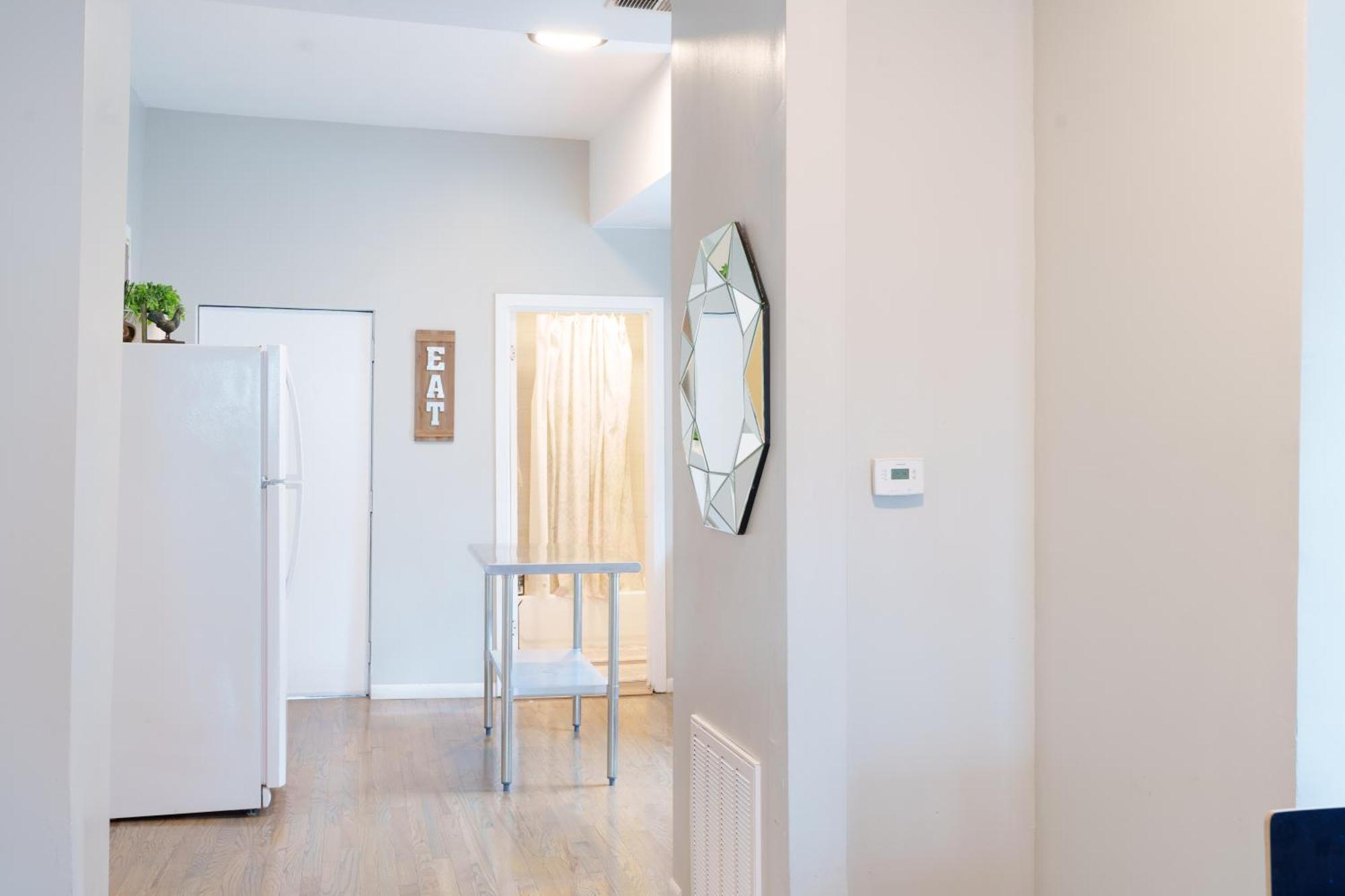 Bright & Modern 3br And 1ba In Logan Square Apartment *