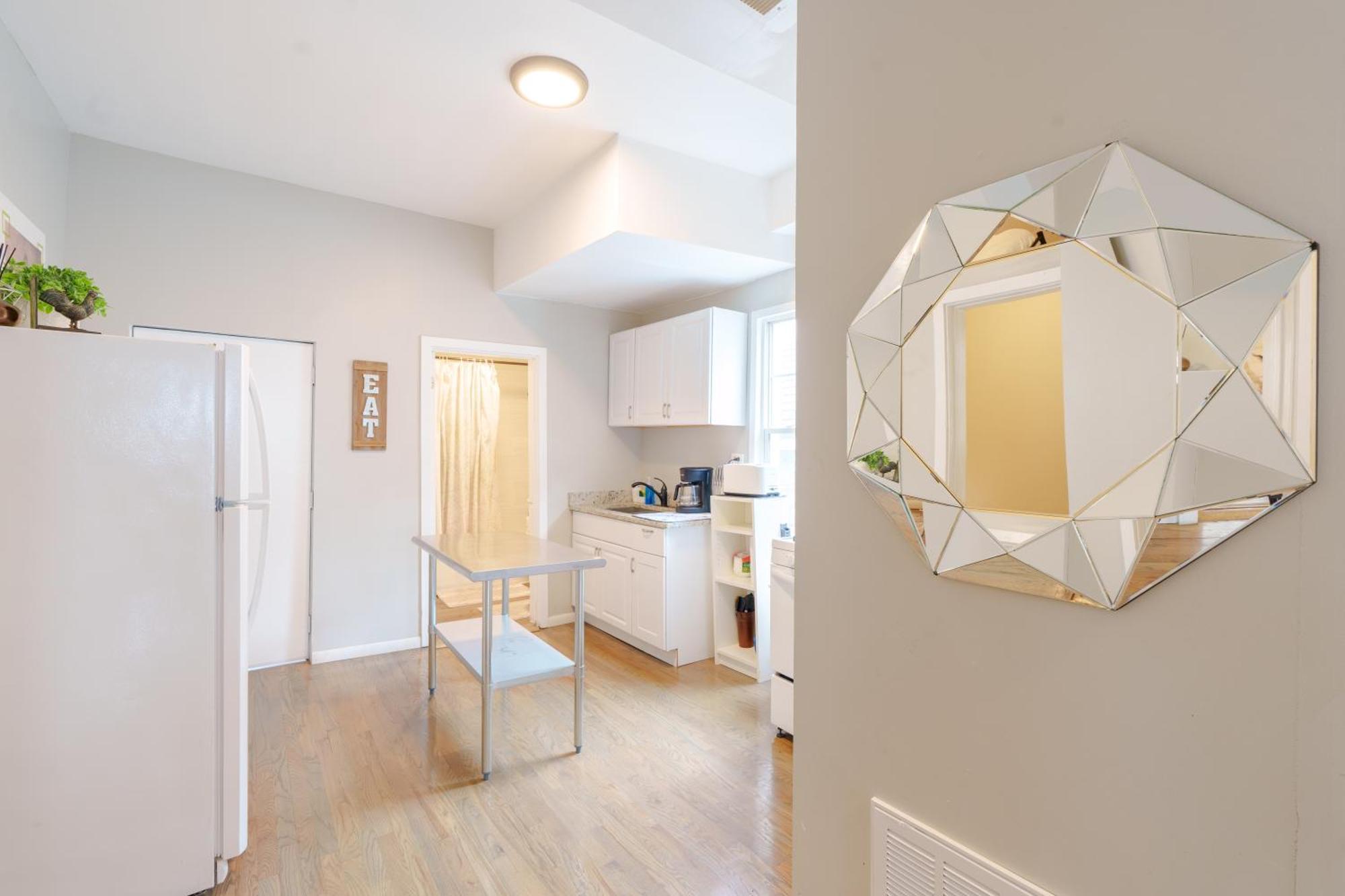 Bright & Modern 3br And 1ba In Logan Square Chicago