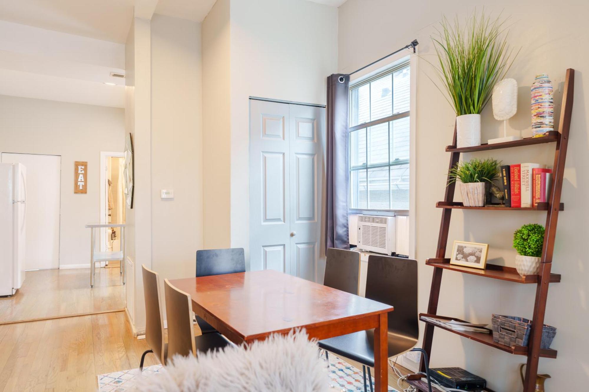 Bright & Modern 3br And 1ba In Logan Square Chicago