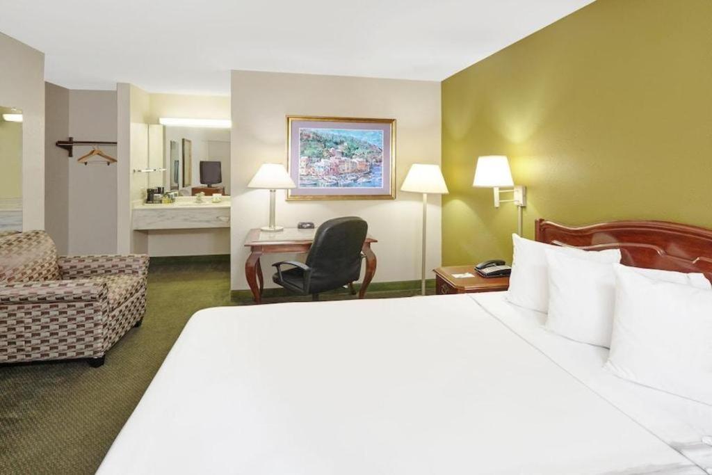 Shore Hotel