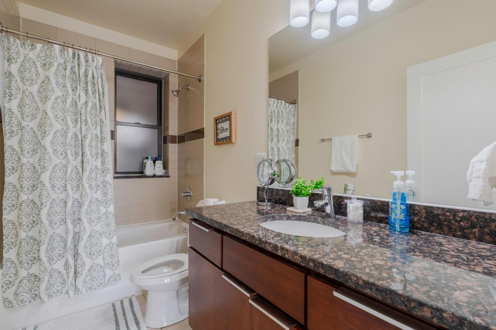 Apartment Chic & Elegant 4br Retreat Near Uchi With Laundry *