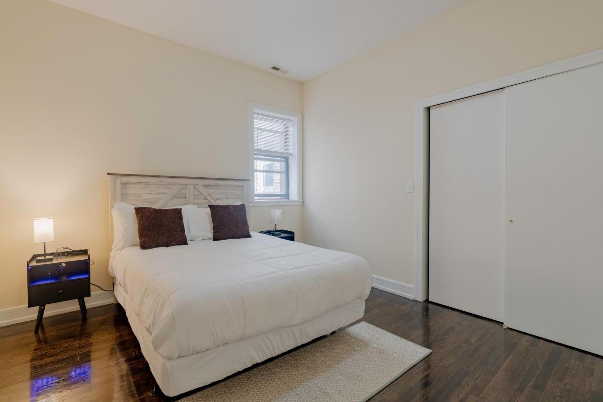 Chic & Elegant 4br Retreat Near Uchi With Laundry Apartment Chicago