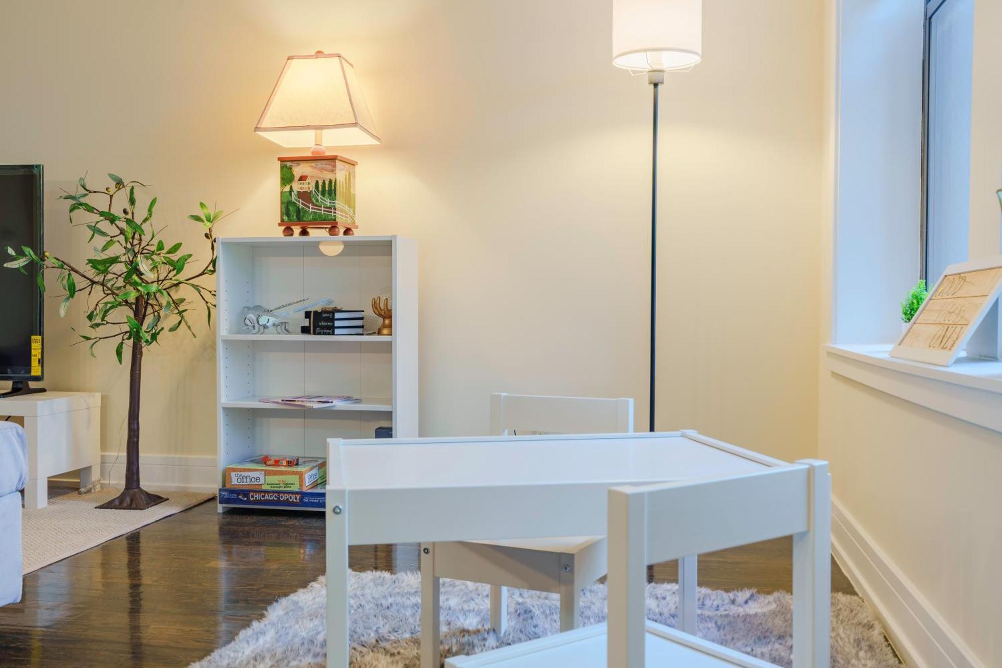 Chic & Elegant 4br Retreat Near Uchi With Laundry