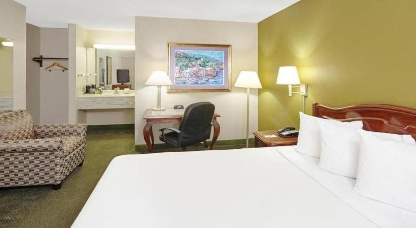 Shore Hotel Chicago