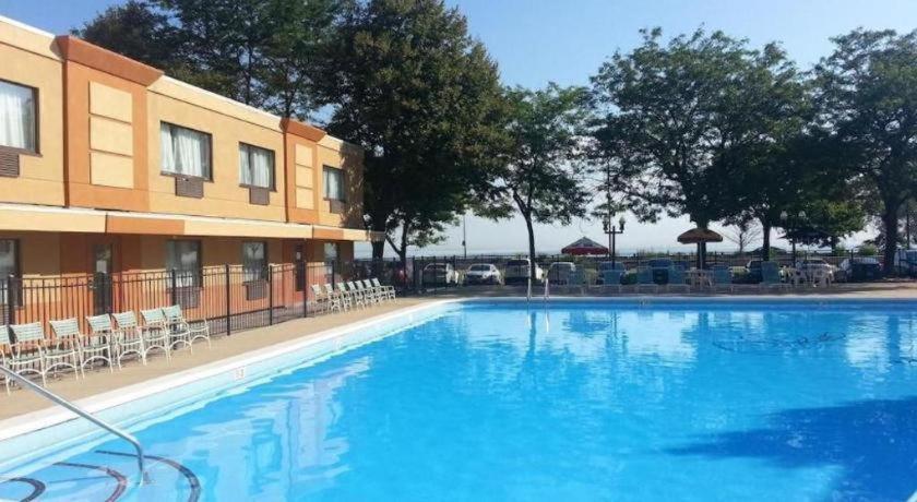 Shore Hotel