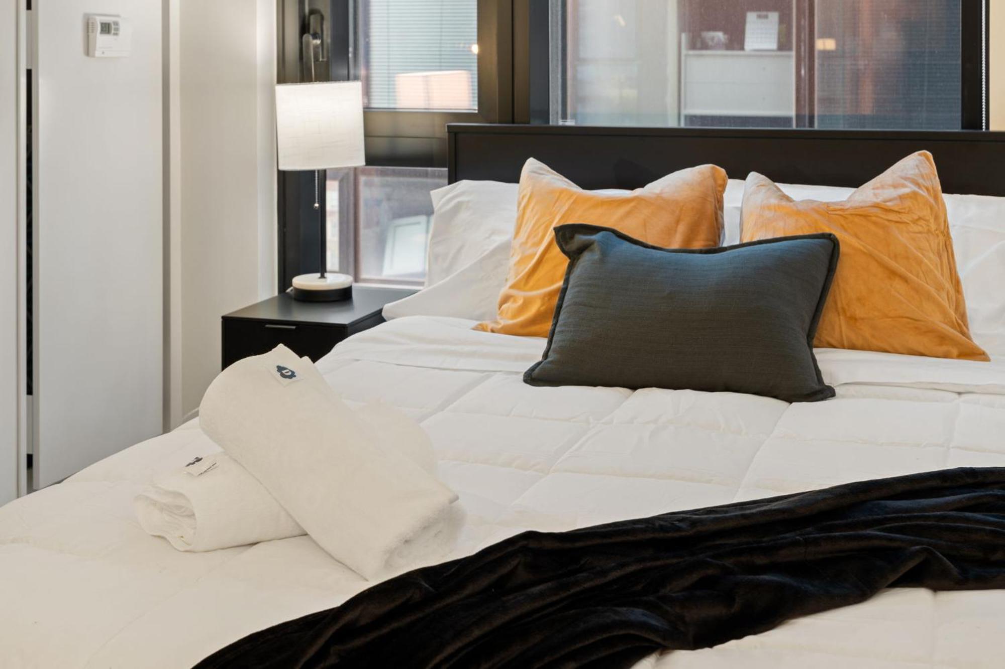 Apartment Lux 3 Bed 3 Bath High Rise With Gym & Amenities
