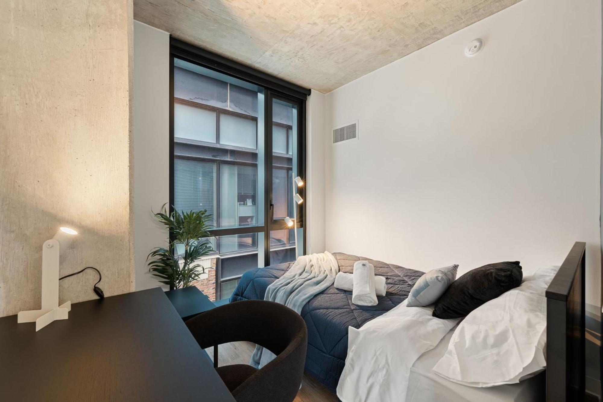 Lux 3 Bed 3 Bath High Rise With Gym & Amenities *