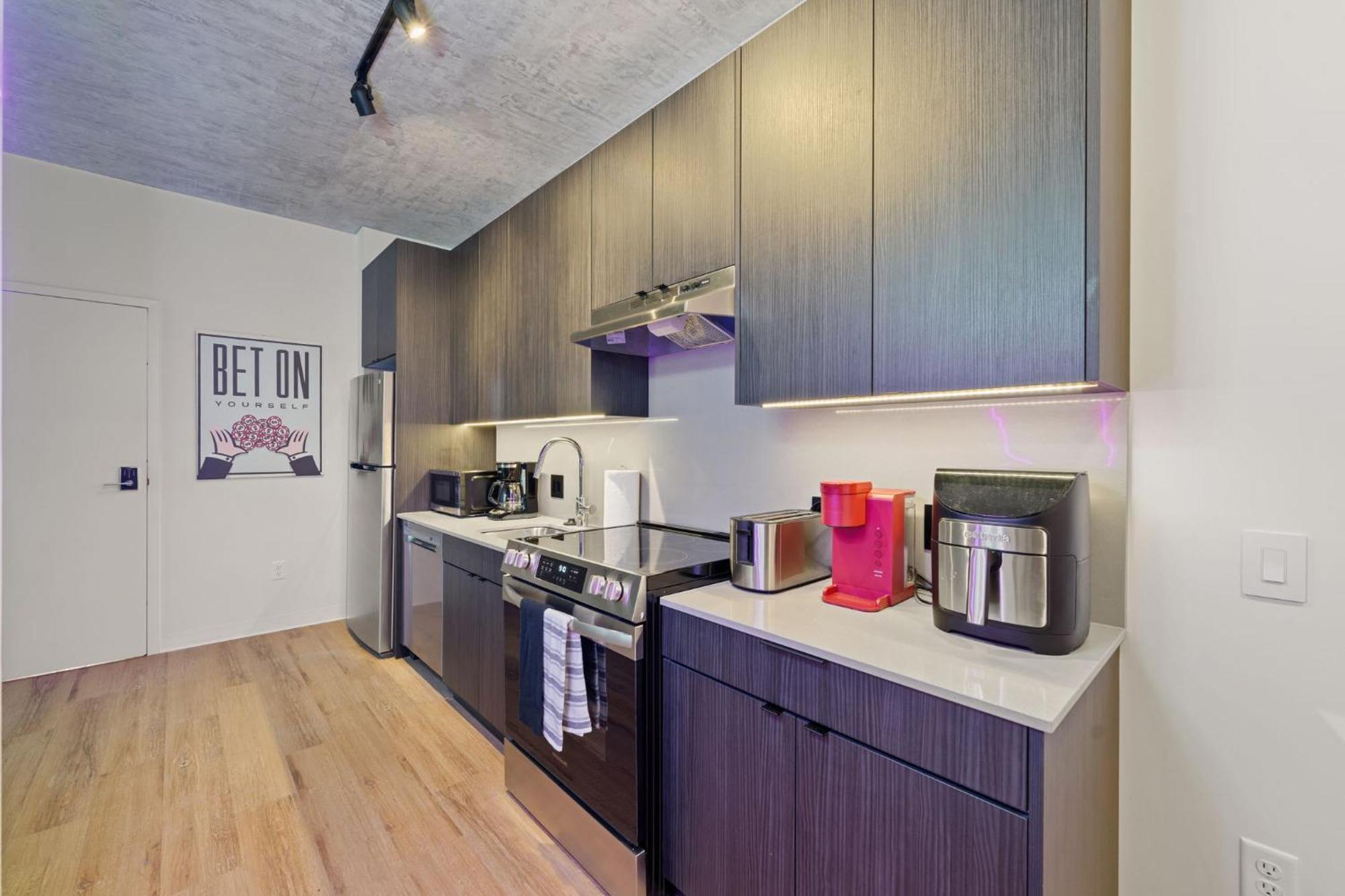 Apartment Lux 3 Bed 3 Bath High Rise With Gym & Amenities