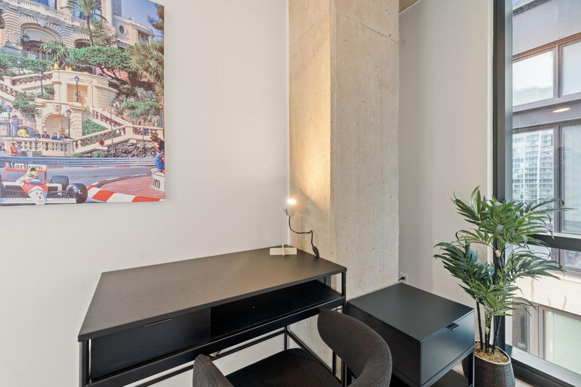 Apartment Lux 3 Bed 3 Bath High Rise With Gym & Amenities *