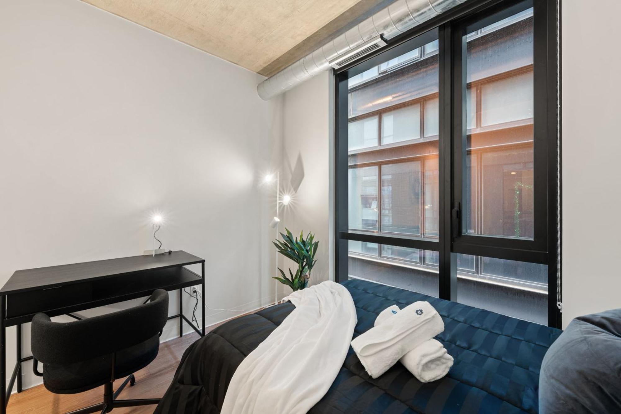 Lux 3 Bed 3 Bath High Rise With Gym & Amenities Chicago