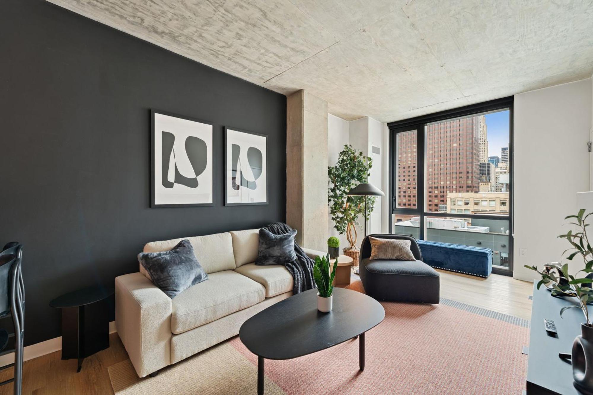 Lux 3 Bed 3 Bath High Rise With Gym & Amenities Apartment *