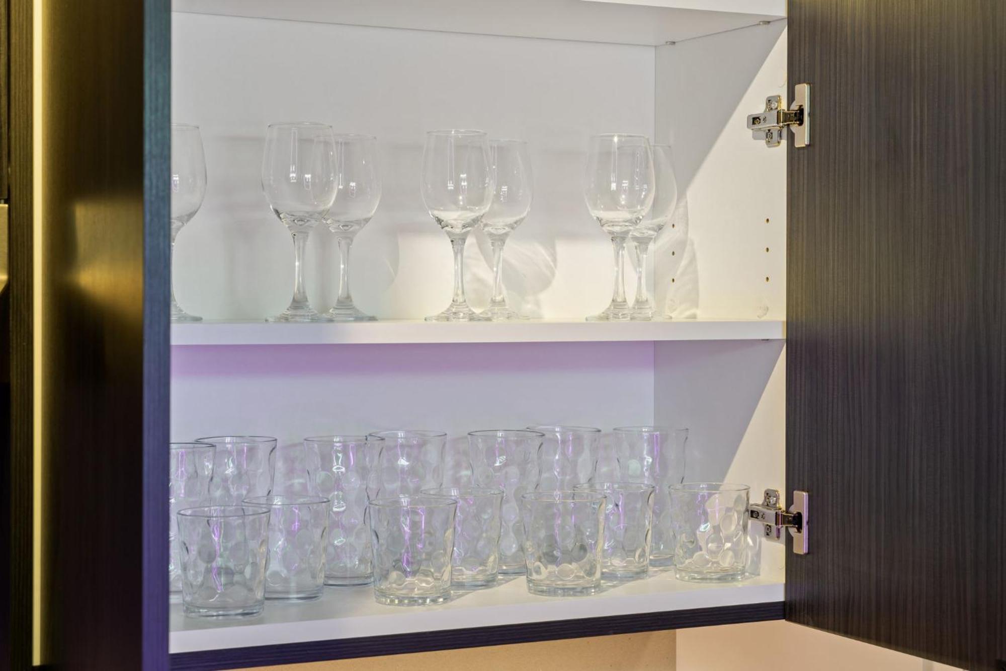 Lux 3 Bed 3 Bath High Rise With Gym & Amenities