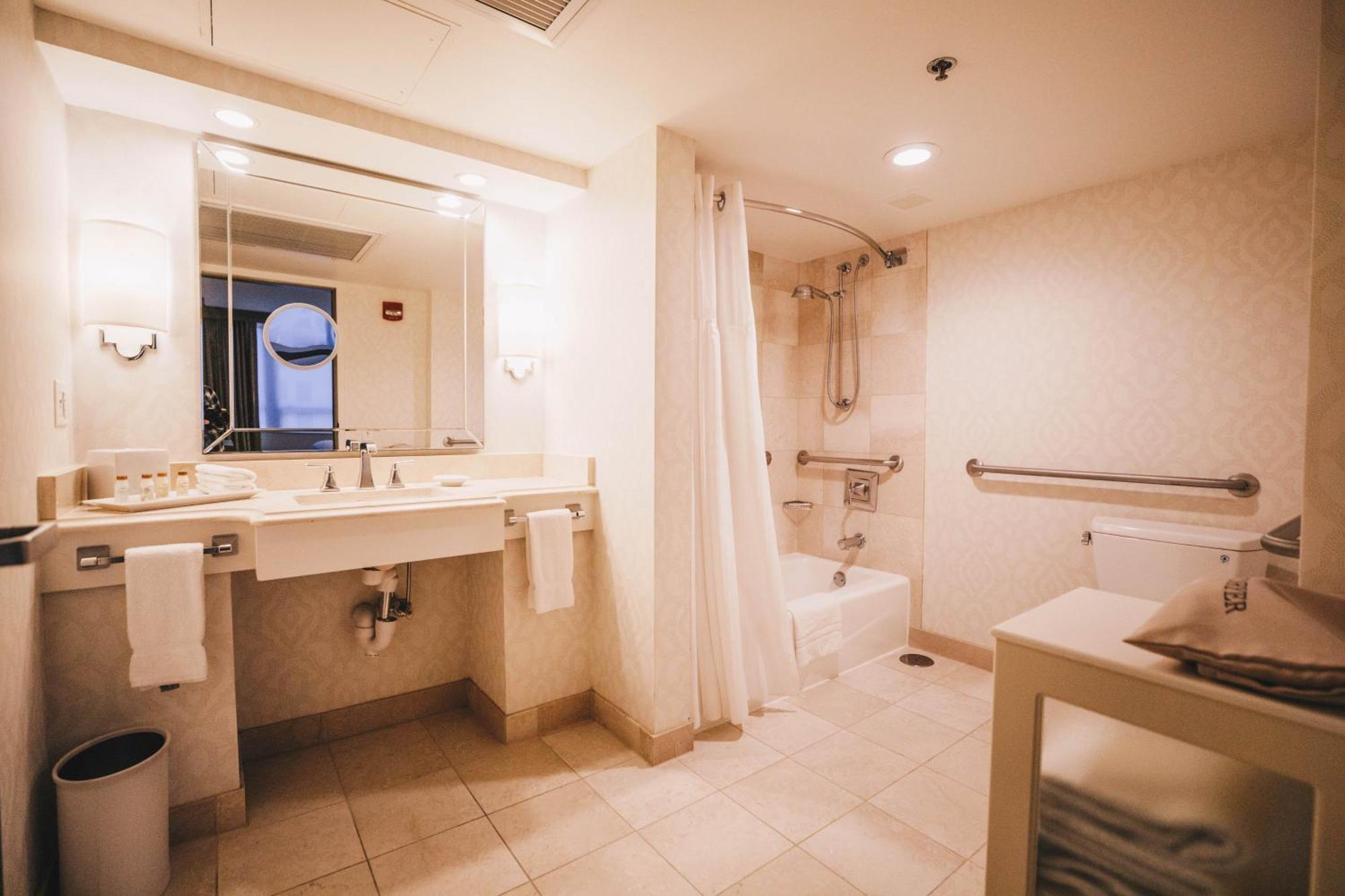 Intercontinental Magnificent Mile By Ihg Hotel 4*