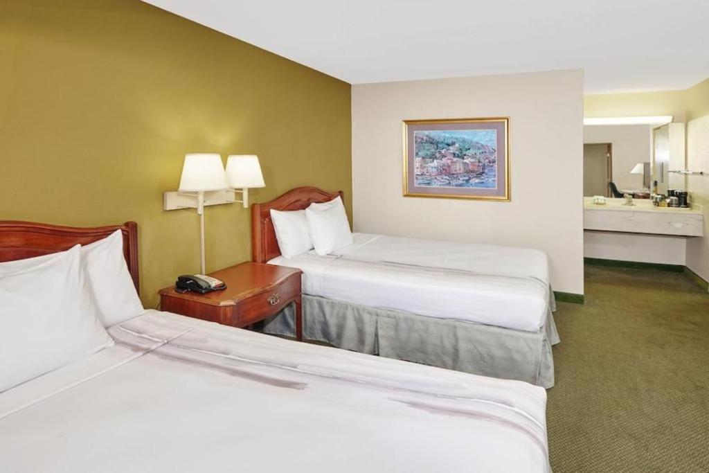 Hotel Shore Chicago