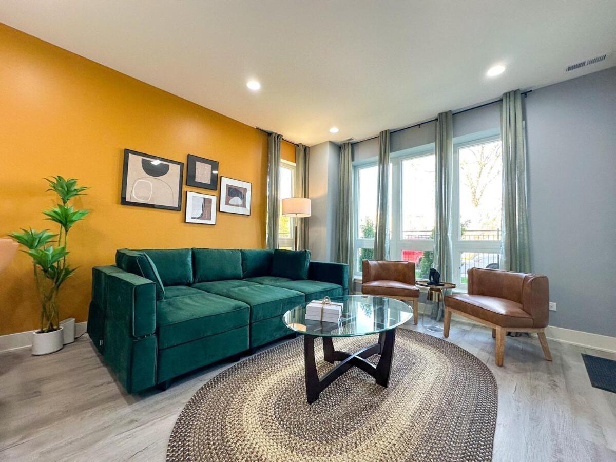 Spacious 3Br Family Oasis Sleeps 8 With Free Parking Near Medical District, Douglas Park And University Of Illinois Chicago Apartment *