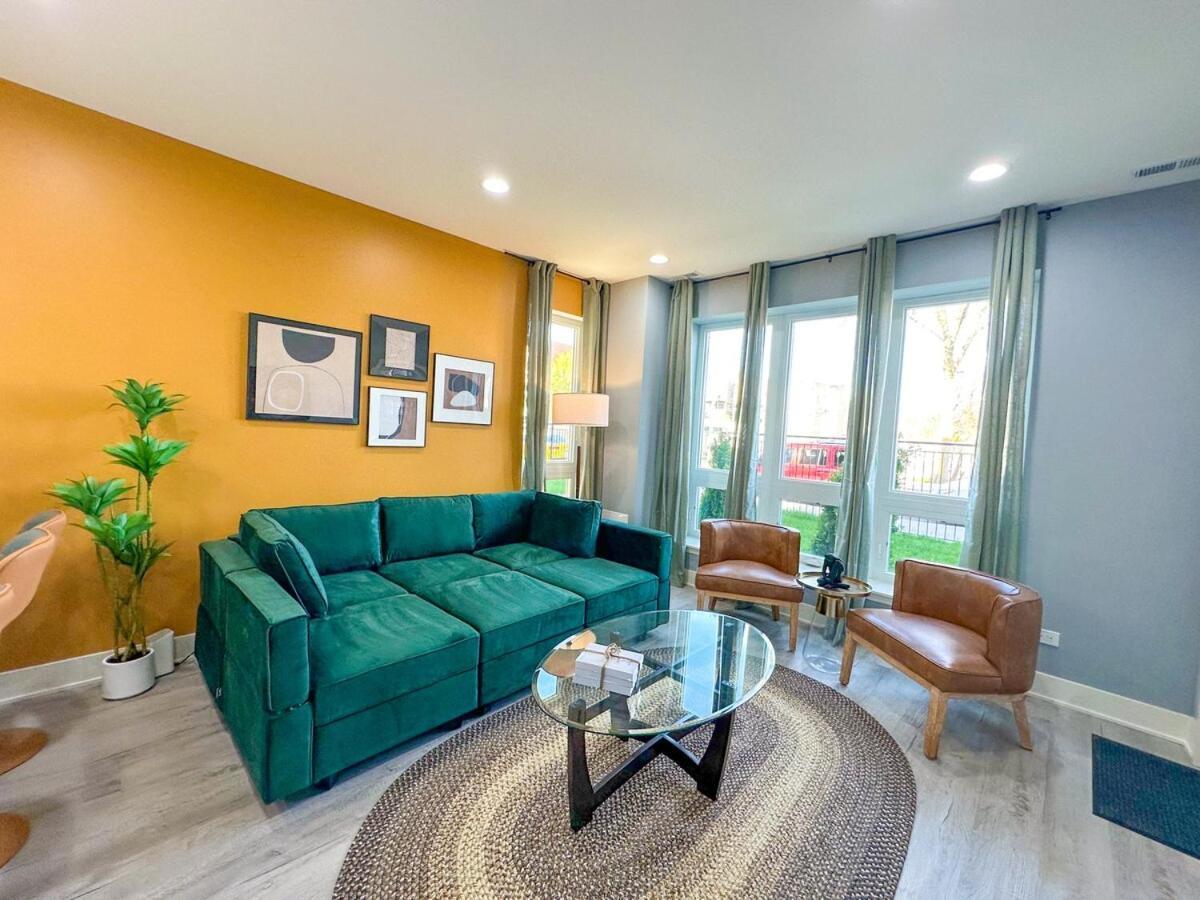 Spacious 3Br Family Oasis Sleeps 8 With Free Parking Near Medical District, Douglas Park And University Of Illinois Chicago Apartment *