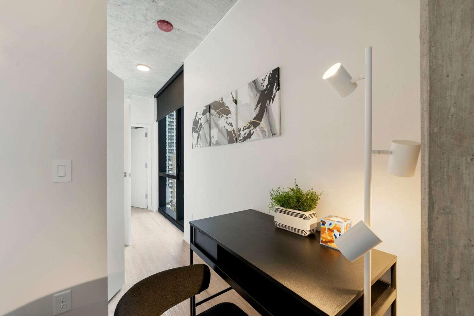 Lux 3 Bed 3 Bath High Rise With Gym & Amenities
